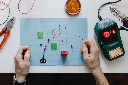 Kompletní průvodce opravou elektronických obvodů pro každého